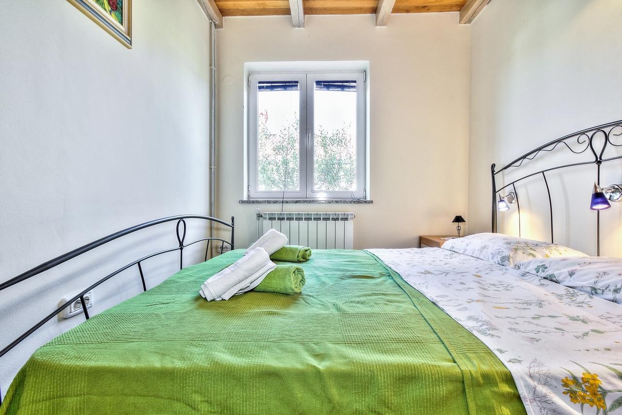 Lana House With Apartment Petrovija Buitenkant foto