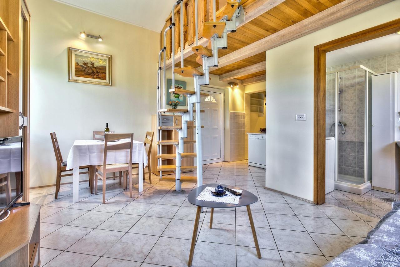 Lana House With Apartment Petrovija Buitenkant foto