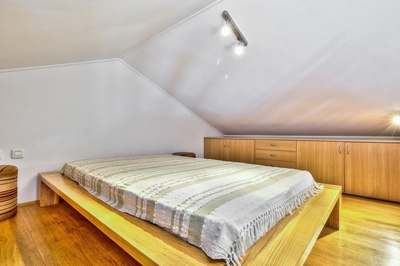 Lana House With Apartment Petrovija Buitenkant foto