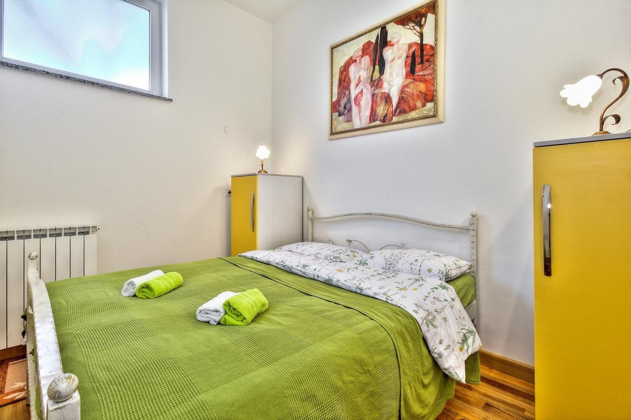 Lana House With Apartment Petrovija Buitenkant foto